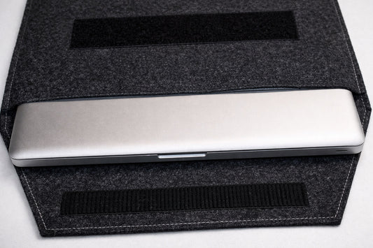 Filztasche für MacBook Pro – Passgenauer Schutz in Design & Funktion