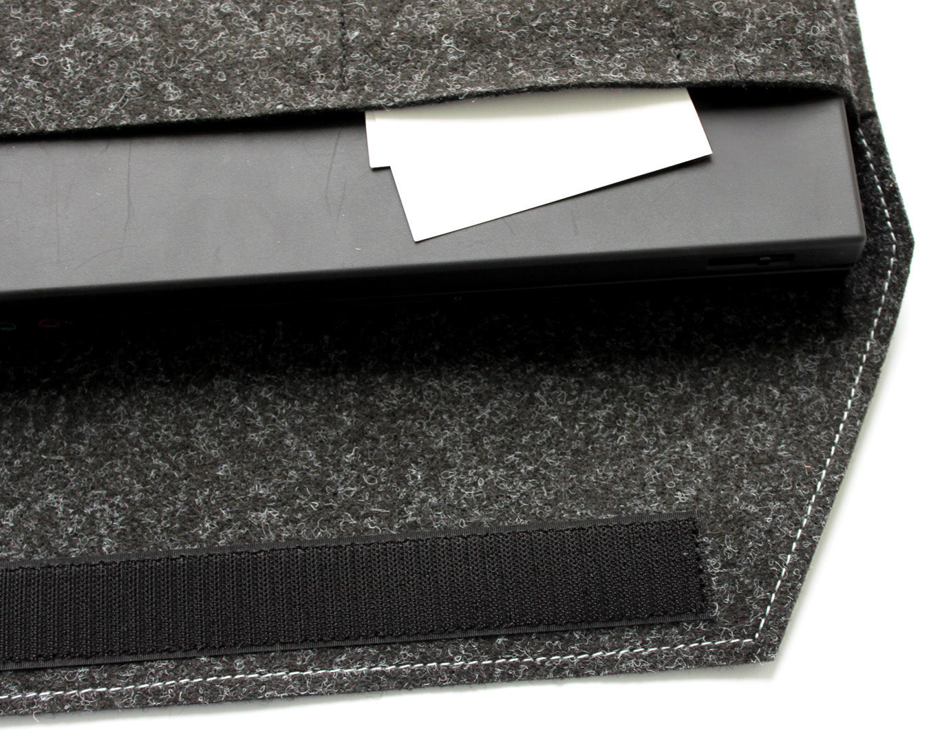 AUF MASS: Filztasche für deinen PC – Maßgefertigter Schutz mit Stil