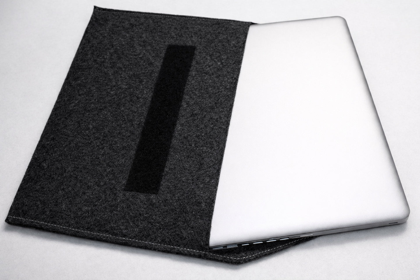 Filztasche für MacBook Pro – Passgenauer Schutz in Design & Funktion