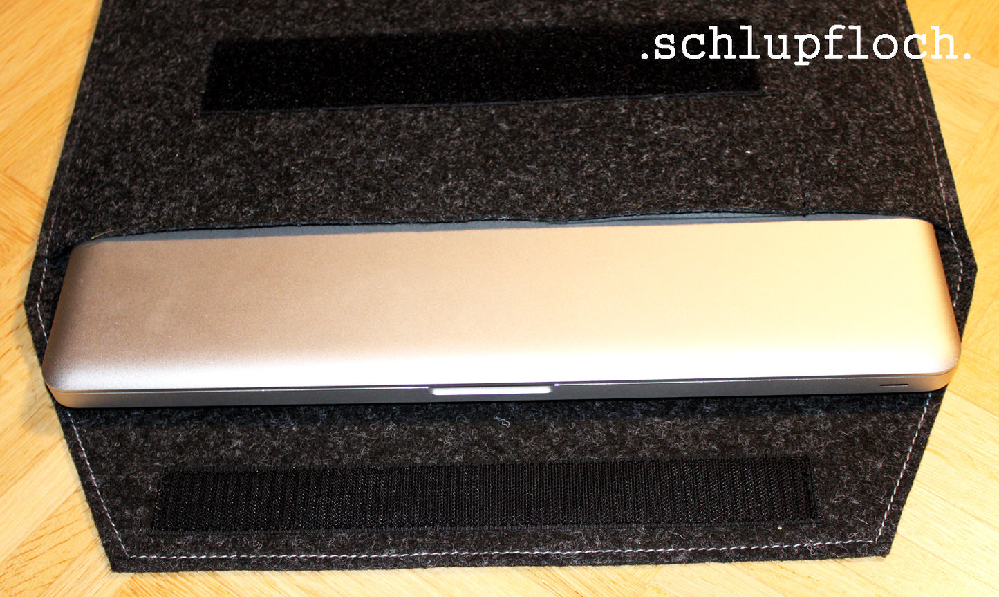 Filztasche für MacBook Pro – Passgenauer Schutz in Design & Funktion
